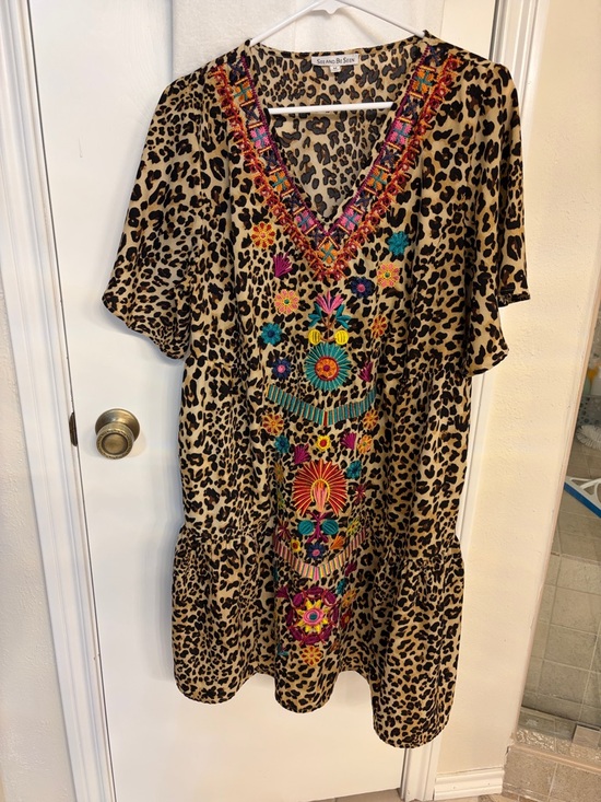 See And Be Seen Dresses & Skirts - See And Be Seen PreOwned Wide Flutter Sleeves Bright Embroidered Size Medium